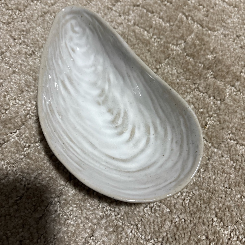 Clam Shell Catch all 6”